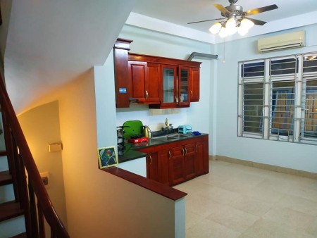 Bán nhà riêng phường Ngọc Thụy, ngõ 68 diện tích 40m2 oto cách nhà 10m.