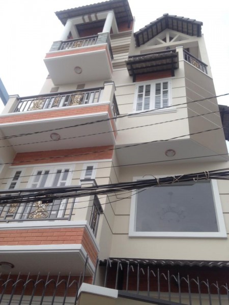 Nhà đẹp 5 tầng xe hơi chạy quanh nhà Thích Quảng Đức hơn 5.5 tỷ