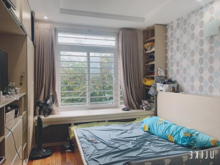 Bán nhà Thích Quảng Đức, Nhà đẹp lung linh, diện tích 42m2, giá 5.6 tỷ