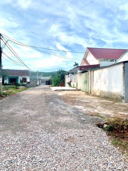 Chính chủ bán duy nhất lô đất 93m2 Khu 1 Hải Yên.Vị trí đất nằm trong khu vực quy hoạch ổn định, dân trí cao