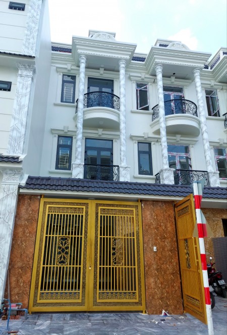 Bán gắp căn nhà phố mặt tiền đường nằm ngay trung TP Dĩ An, Bình Dương
