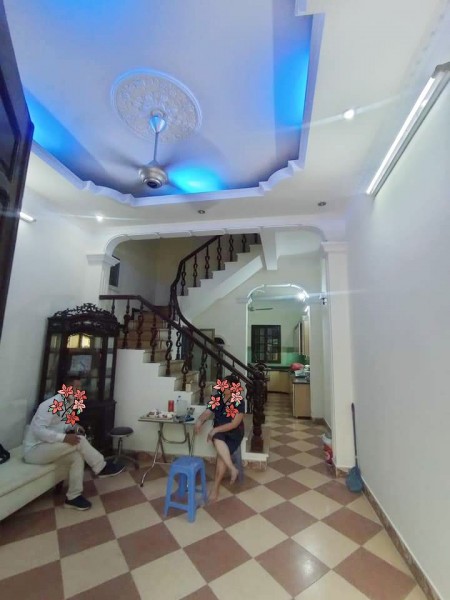 Bán gấp nhà Nguyễn Văn Cừ, Quận Long Biên, diện tích khủng 84m2, gần phố chính