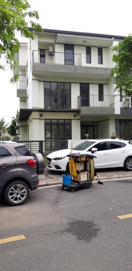 Bán biệt thự view hồ Vinhomes Thăng Long 233m2 giá chỉ 111tr/m2 giá bán 26 tỷ
