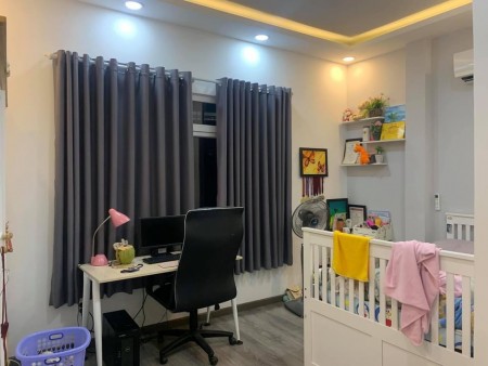 Bán nhà đường Nguyễn Thanh Tuyền gần Phạm Văn Hai, 4 lầu,Tân Bình, gấp bán, Lh 0904358019