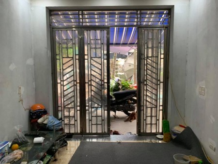 Bán nhà trung tâm Ngọc Lâm 4 tầng, ngõ thông các ngả, giá hiếm, dt 33m2, 4 tầng