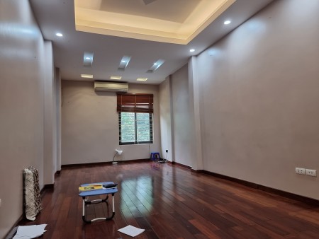Mặt phố Lê Duẩn, diện tích 35m2x5 tầng, nhà đẹp bán giá 5.9 tỷ, lh 0988899816
