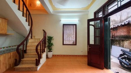 Nhỉnh 2 tỷ có nhà 4 tầng đẹp trung tâm Quận Hai Bà Trung, lô góc sổ riêng, 3 phòng ngủ