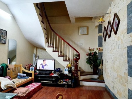 Nhà đẹp full nội thất ngõ 184 Hoa Bằng. DT 30m2, 6 tầng, mt 3.5m. giá 3.15 tỷ