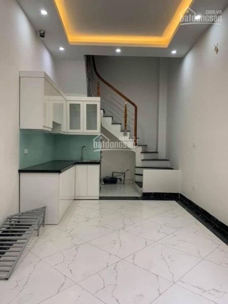 Bán Nhà 30m nguyễn văn cừ ngõ oto giá bán 3 tỷ, 5 tầng xây kiên cố