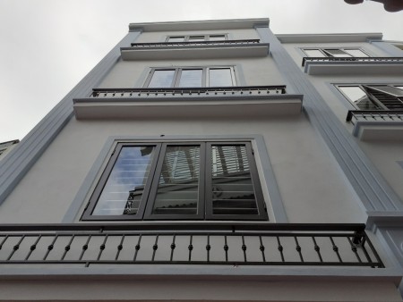 Cần bán nhà 5 tầng tại Mậu Lương Kiến Hưng, dt 31m2, cách 5m ra đường ô tô tránh, Lh 0984672007