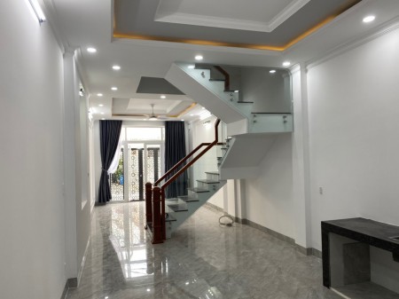 Bán nhà mặt tiền đường Đô Đốc Long, 8 phòng ngủ, dòng tiền 20 triệu/tháng