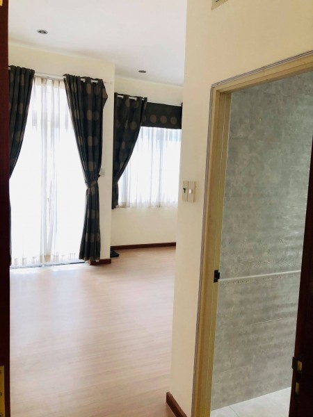 Bán nhà hẻm 3.5m, Võ Thị Sáu Quận 3, 5x12m, 3 tầng, 5PN, giá 10 tỷ 450. 0856010313
