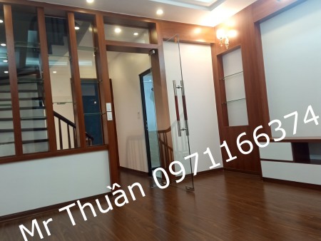 Bán nhà Hoàng Hoa Thám, Ba Đình, 48m2 xây 5 tầng giá 3.5 tỷ, nhà đẹp ở ngay
