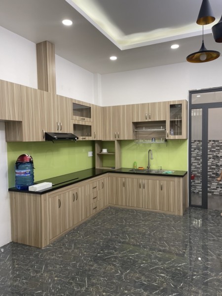 Nhà mặt tiền Lê Lư, diện tích 4x18m, mới 100%, giá 14 triệu/tháng