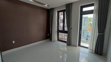 Bán nhà rộng 60m2, đường Lạc Long Quân, phường 10, Quận Tân Bình