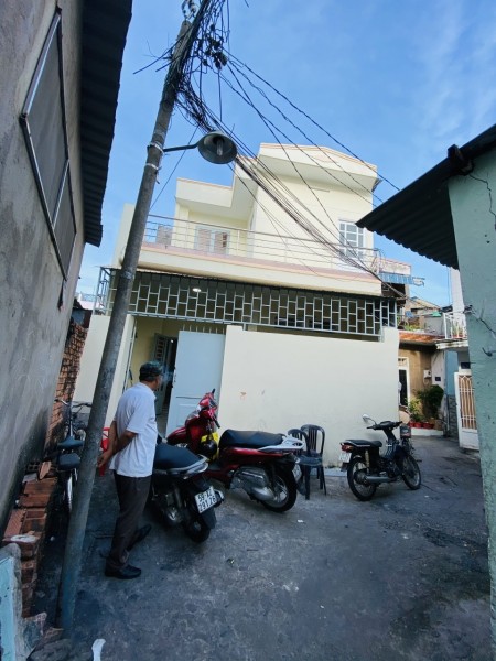 Nhà DT 103m2, Hẻm 3 gác, 4.3 tỷ, Ngay Sân banh Linh Tây, Chợ thủ Đức