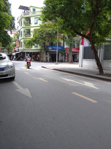 Chủ nhờ bán gấp nhà khu kinh doanh tấp nập, 2 bước ra hồ Hoàng Cầu, dt 44m2, 4 tầng đúc