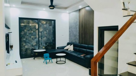 Bán nhà Cầu Giấy 60m2 x5T, MT 6,8m, ở, kinh doanh 60tr/1th giá 7,5 tỷ.