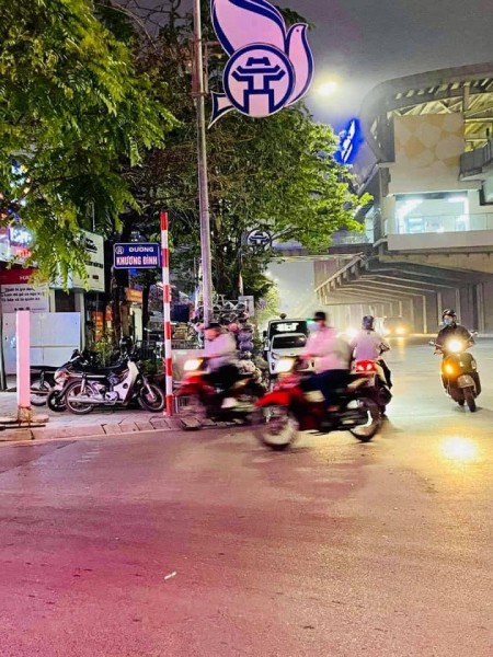 Bán nhà mặt phố Khương Đình, ô tô tránh, vỉa hè rộng kinh doanh 34m2x4 tầng, giá chỉ 4,3 tỷ