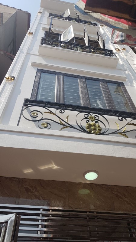 Bán nhà: mặt ngõ rộng Định Công Thượng, Hoàng Mai. DT: 31m2, 5 tầng, mt 5m, Giá 4,5 tỷ. LH: Thanh 0977686830
