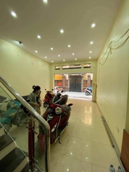 Cần bán nhà Phân Lô đường Láng, ô tô chạy vòng quanh diện tích 45m2 giá 7 tỷ hơn
