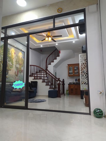 Bán nhà ngõ Trại Cá, nội thất siêu đẹp, vô vàn tiện ích, dt 35m2, giá: 3.4 tỷ