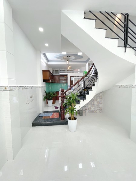 Nhà 3 tầng, 5PN, hẻm 184 Âu Dương Lân Phường 3 Quận 8