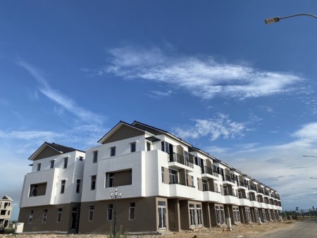 Nhà Royal Park thanh toán theo tiến dộ 80m2, đường lớn, ra vào thuận tiện
