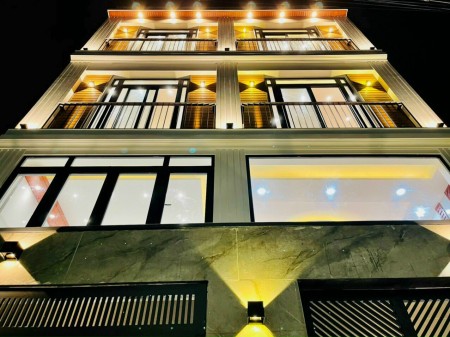 Bán nhà HXH Huỳnh Văn Bánh ngang lớn khan hiếm, dt 6.3m, nhà mới trệt 4 lầu