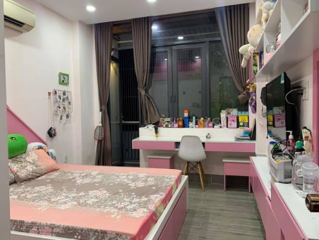 Bán nhà Thích Quảng Đức, Tặng Nội thất Xịn Đẹp, 42m2, giá 4.2 tỷ