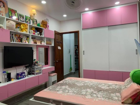 Bán Gấp nhà Phùng Văn Cung, HXH Đỗ Cổng, Tặng Nội thất, 42m2, giá 4.1 tỷ