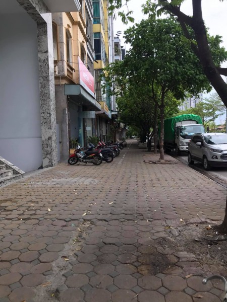 Bán nhà mặt phố Hoàng Cầu, Đống Đa, DT 190m x 3 tầng, Giá 43.2 tỷ