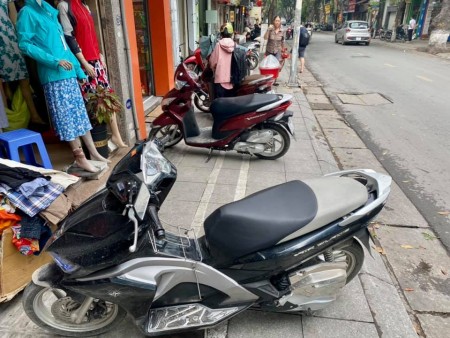 Bán nhà mặt phố Phan Kế Bính, diện tích 45m2, đúc 4 tầng, giá 13 tỷ