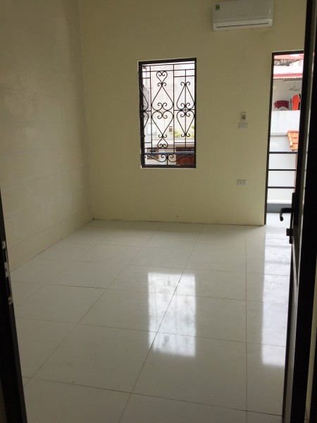 Cho thuê nhà tại Dịch Vọng đường Cầu Giấy, nguyên căn 3 tầng đúc