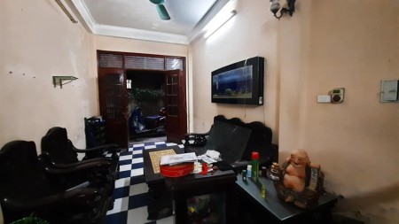 Nhỉnh 2 tỷ có ngay nhà Lạc Long Quân 30m Mặt tiền 3,3m 4 tầng Ở ngay