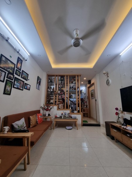 Nhà đẹp Đường Láng, Đống Đa 55m2x6T, nhỉnh 6 tỷ, mới đẹp ở ngay