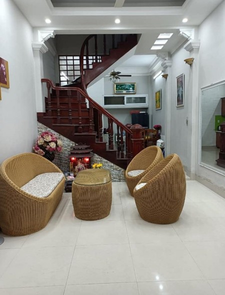 Nhà nguyên căn đẹp ở ngay, diện tích 40m2, giá chỉ 3,9 tỷ, chính chủ, có thương lượng