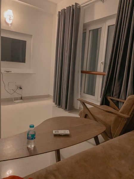 Nhà đẹp như mơ, khu ẩm thực Phan Xích Long, hẻm. 30m, ra mặt tiền, dt 40m2, 5 tầng, chỉ 7.3 cho căn đẹp