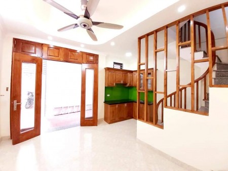 Bán nhà Lĩnh Nam, 29m2 x 5 Tầng x MT 4.7m, 10m Ô TÔ đỗ, 2 phút ra phố kinh doanh sầm uất