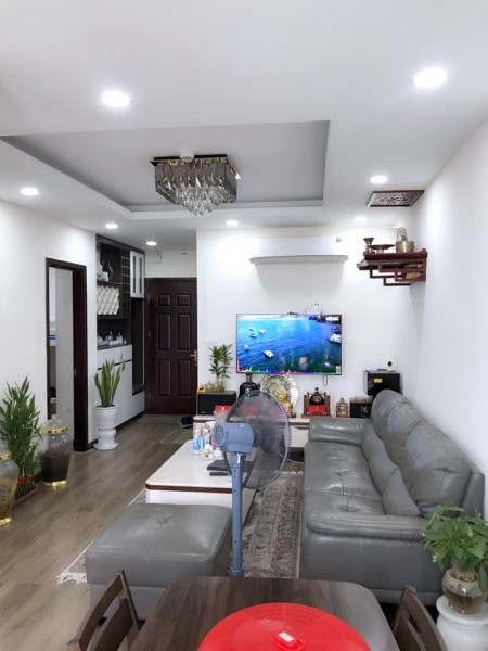 Siêu Phẩm! Căn hộ 70m2, 2 ngủ ở A10 Nam Trung Yên, để lại toàn bộ nội thất