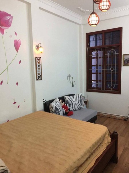 Trung tâm Quận Tây Hồ, 3 phòng ngủ, ở luôn, 5 tầng đúc kiên cố, giá 2.95 tỷ