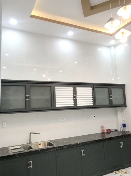 Cho thuê nhà 56m2/1 lầu/2PN mặt tiền chính Hồ Thành Biên P4 Q8