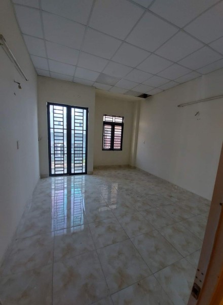 2 tỷ 72! 4 tầng! 30m2! hbg, bán nhà Lạc Long Quân, Tân Bình.