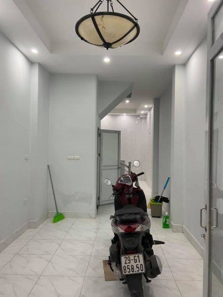 Bán nhà Quận Thanh Xuân, Vũ Tông Phan, đẹp ở ngay, kinh doanh gân phố, giá 4.35 tỷ