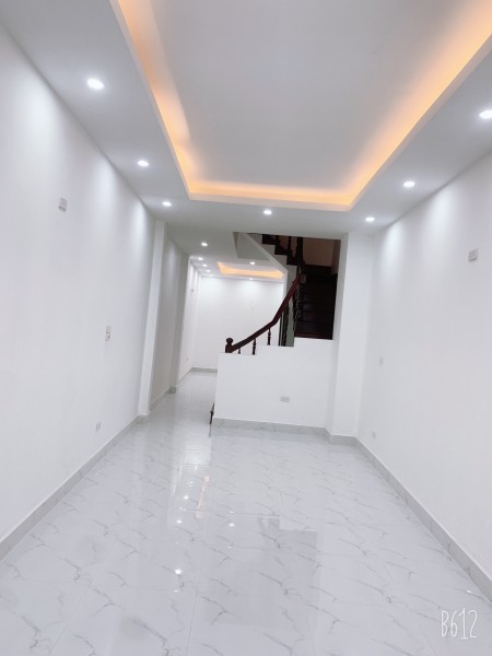 Chính chủ bán nhà ngõ 281Tam Trinh Hoàng Mai HN 2 ôtô tránh DT: 50m2 x 5 tầng