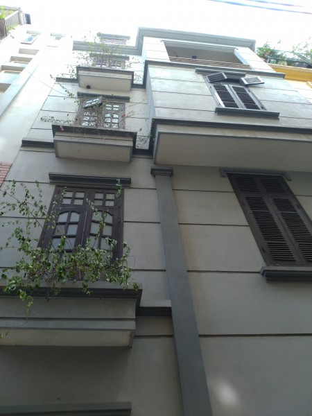 Bán Nhà Gấp sổ đỏ chính chủ Giải Phóng, ô tô vào nhà, ở ngay. Giá 5,35 tỷ