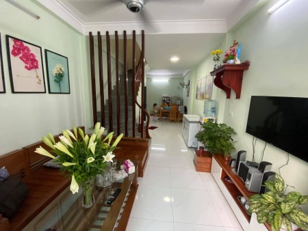 Nhà sổ đỏ chính chủ Giáp Bát, Quận Hoàng Mai, dt 50m2, 4 tầng, mới đẹp, an sinh đỉnh, giá 4.2tỷ