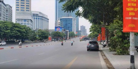 Tòa nhà mặt phố Nguyễn Chí Thanh, Đống Đa. Vỉa hè, oto, KD. 130m2, 8T, MT6m, 40 tỷ
