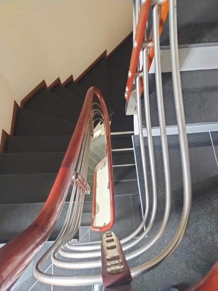 Cần bán gấp nhà phố Ngọc Lâm Long Biên 42 m2 x MT 4,5m, ôtô hơn 2.2 tỷ