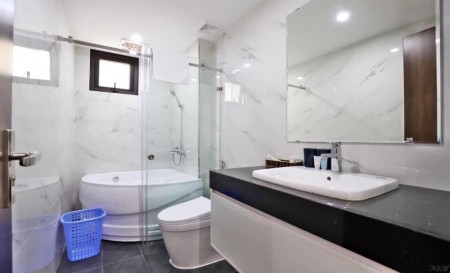 Giá 15 tỷ, dt 110m2, 6 tầng mt rộng phố Quận Ba Đình, hầm gara, thang máy, kinh doanh sầm uất